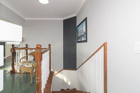 Apartamento à venda com 210m², 3 quartos e 2 vagas Apartamento à venda com 210m², 3 quartos e 2 vagasEscada
