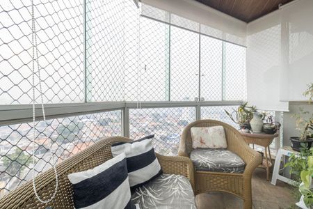 Apartamento à venda com 210m², 3 quartos e 2 vagas Apartamento à venda com 210m², 3 quartos e 2 vagasVaranda