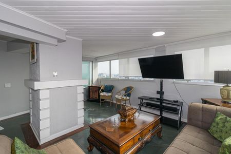 Apartamento à venda com 210m², 3 quartos e 2 vagas Apartamento à venda com 210m², 3 quartos e 2 vagasSala de TV
