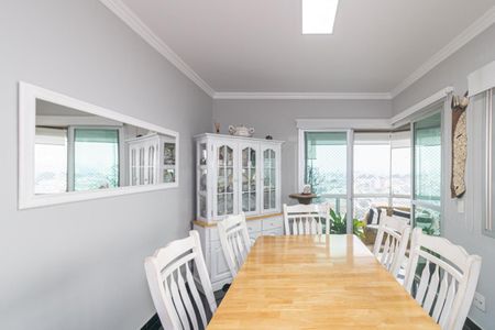 Apartamento à venda com 210m², 3 quartos e 2 vagas Apartamento à venda com 210m², 3 quartos e 2 vagasSala de Jantar