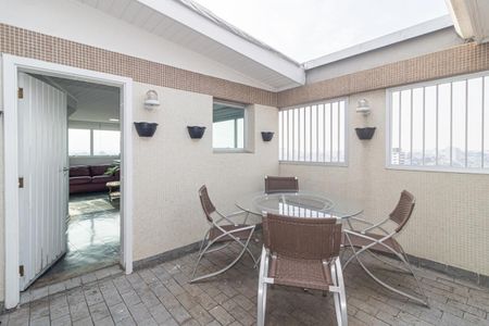 Apartamento à venda com 210m², 3 quartos e 2 vagas Apartamento à venda com 210m², 3 quartos e 2 vagasEspaço Gourmet