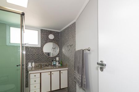 Apartamento à venda com 210m², 3 quartos e 2 vagas Apartamento à venda com 210m², 3 quartos e 2 vagasBanheiro da Suíte 1