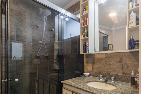Apartamento à venda com 210m², 3 quartos e 2 vagas Apartamento à venda com 210m², 3 quartos e 2 vagasBanheiro da Suíte 2
