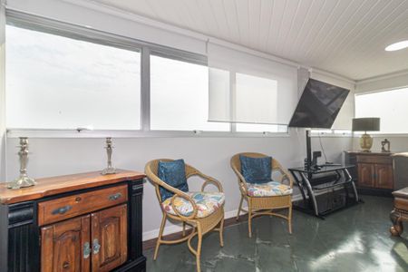 Sala de TV de apartamento à venda com 3 quartos, 210m² em Vila Marari, São Paulo
