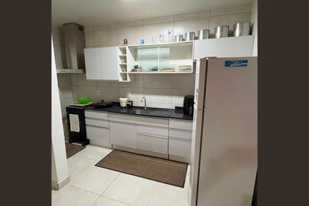 Cozinha de casa para alugar com 2 quartos, 100m² em Coqueiros, Florianópolis