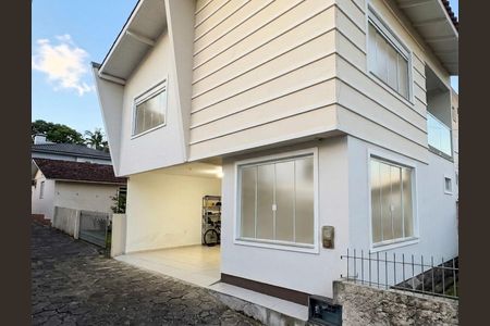 Casa para alugar com 100m², 2 quartos e 1 vaga