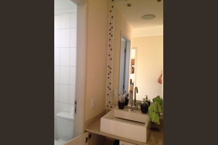 Banheiro de apartamento à venda com 3 quartos, 57m² em Jaguaré, São Paulo