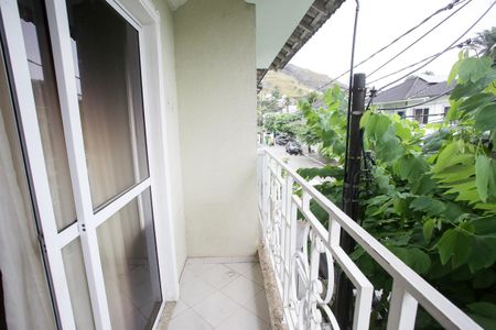 Casa de condomínio para alugar com 120m², 3 quartos e 1 vagaVaranda do Quarto 2