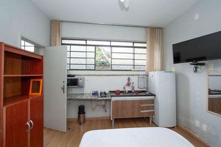 QUARTO/COZINHA de kitnet/studio para alugar com 1 quarto, 30m² em Coracao de Jesus, Belo Horizonte