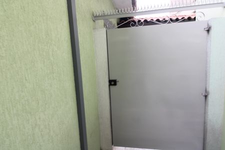Casa para alugar com 65m², 1 quarto e 3 vagasportão de acesso a garagem