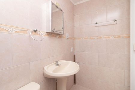 Banheiro de apartamento à venda com 1 quarto, 41m² em Azenha, Porto Alegre