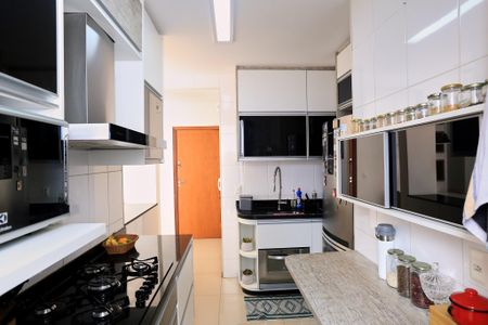 Apartamento à venda com 78m², 2 quartos e 2 vagas Apartamento à venda com 78m², 2 quartos e 2 vagasCozinha e Área de Serviço