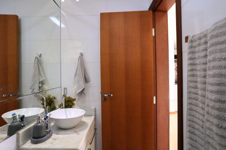 Apartamento à venda com 78m², 2 quartos e 2 vagas Apartamento à venda com 78m², 2 quartos e 2 vagasBanheiro