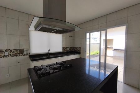 Casa de condomínio para alugar com 390m², 3 quartos e 4 vagas Casa de condomínio para alugar com 390m², 3 quartos e 4 vagasCozinha