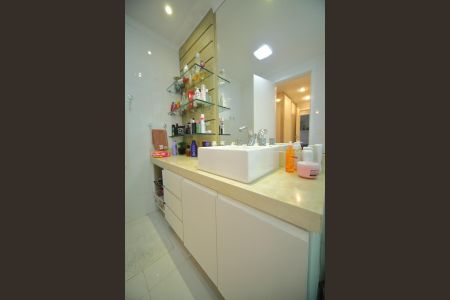 Apartamento à venda com 123m², 3 quartos e 2 vagasBanheiro da Suíte 