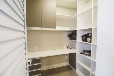 Apartamento à venda com 150m², 3 quartos e 3 vagas Apartamento à venda com 150m², 3 quartos e 3 vagasQuarto de Serviço