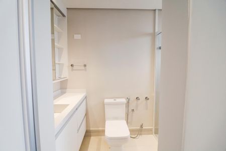 Apartamento à venda com 150m², 3 quartos e 3 vagas Apartamento à venda com 150m², 3 quartos e 3 vagasBanheiro da Suíte 2