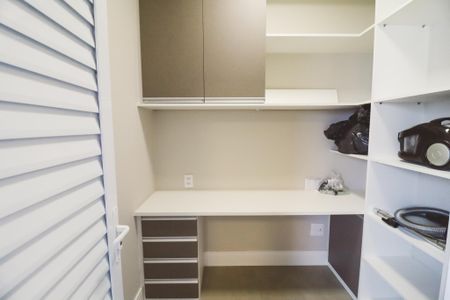 Apartamento à venda com 150m², 3 quartos e 3 vagas Apartamento à venda com 150m², 3 quartos e 3 vagasQuarto de Serviço