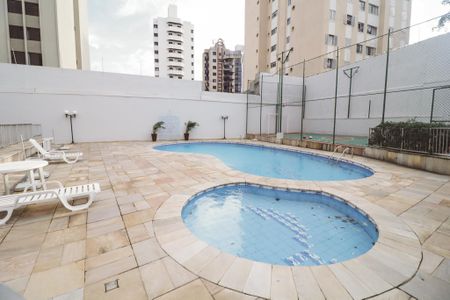 Apartamento à venda com 150m², 3 quartos e 3 vagas Apartamento à venda com 150m², 3 quartos e 3 vagasÁrea comum - Piscina