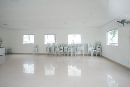 Apartamento para alugar com 48m², 2 quartos e 1 vaga Apartamento para alugar com 48m², 2 quartos e 1 vagaÁrea comum - Salão de festas 2