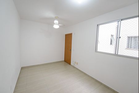 Sala de apartamento para alugar com 2 quartos, 48m² em Jardim Gurilândia, Taubaté