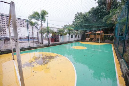 Apartamento para alugar com 48m², 2 quartos e 1 vaga Apartamento para alugar com 48m², 2 quartos e 1 vagaÁrea comum - Quadra de futebol