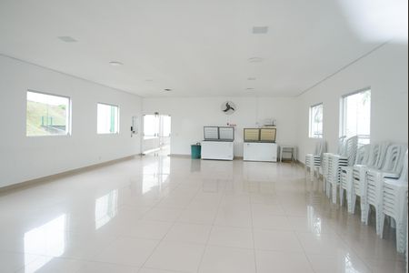 Apartamento para alugar com 48m², 2 quartos e 1 vaga Apartamento para alugar com 48m², 2 quartos e 1 vagaÁrea comum - Salão de festas 2
