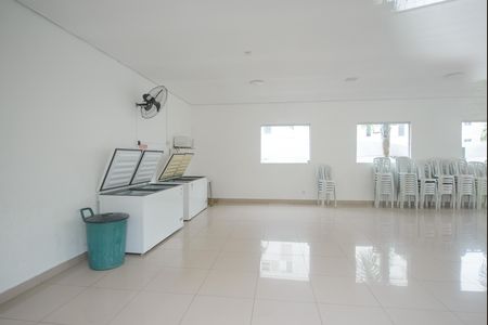Apartamento para alugar com 48m², 2 quartos e 1 vaga Apartamento para alugar com 48m², 2 quartos e 1 vagaÁrea comum - Salão de festas 2