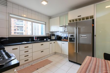 Cozinha de apartamento à venda com 3 quartos, 182m² em Real Parque, São Paulo