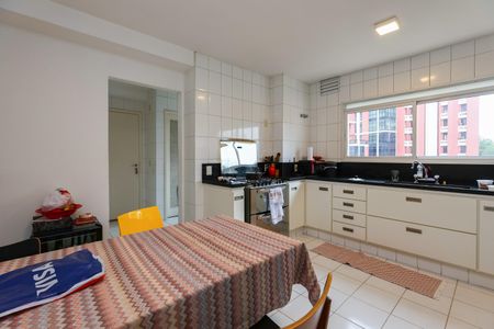 Apartamento à venda com 182m², 3 quartos e 3 vagas Apartamento à venda com 182m², 3 quartos e 3 vagasCozinha