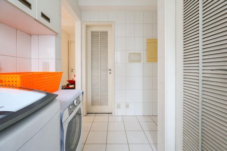 Apartamento à venda com 182m², 3 quartos e 3 vagas Apartamento à venda com 182m², 3 quartos e 3 vagasÁrea de Serviço