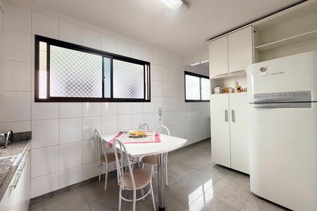 Apartamento à venda com 115m², 4 quartos e 2 vagas Apartamento à venda com 115m², 4 quartos e 2 vagasCozinha