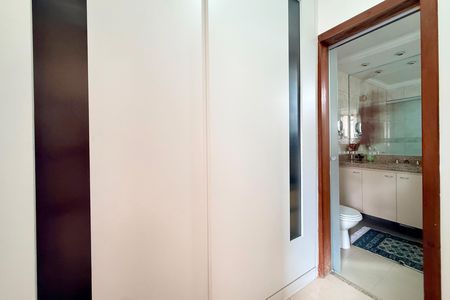 Apartamento à venda com 115m², 4 quartos e 2 vagas Apartamento à venda com 115m², 4 quartos e 2 vagasCorredor