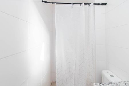 Banheiro de apartamento à venda com 2 quartos, 55m² em Camaquã, Porto Alegre