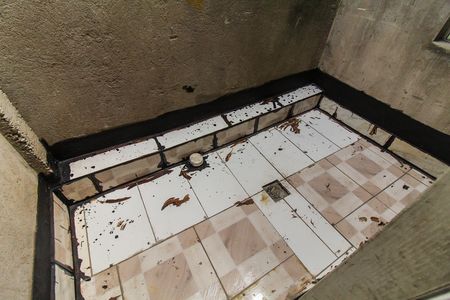 Quintal de casa para alugar com 2 quartos, 120m² em Jardim Robru, São Paulo
