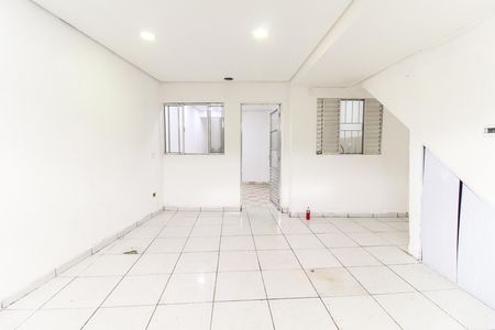 Garagem de casa para alugar com 2 quartos, 120m² em Jardim Robru, São Paulo