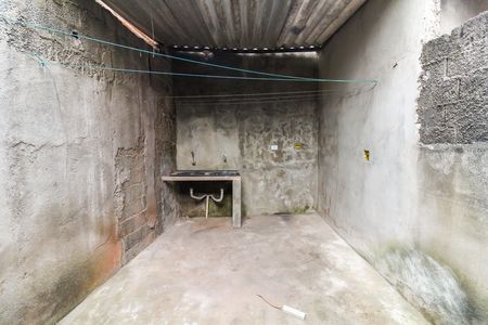 Área de serviço de casa para alugar com 2 quartos, 120m² em Jardim Robru, São Paulo