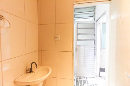 Banheiro de casa para alugar com 2 quartos, 120m² em Jardim Robru, São Paulo