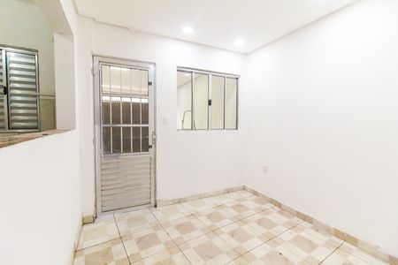 Sala de casa para alugar com 2 quartos, 120m² em Jardim Robru, São Paulo