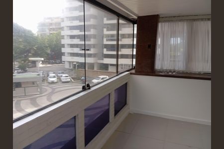 Apartamento para alugar com 94m², 2 quartos e 1 vaga Apartamento para alugar com 94m², 2 quartos e 1 vagaVaranda