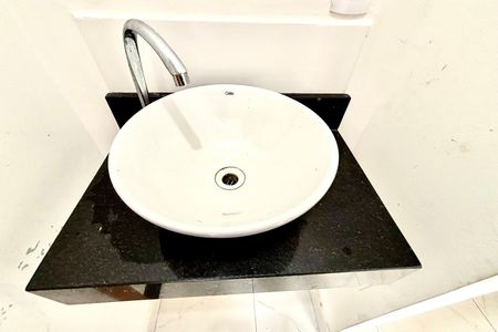 Apartamento para alugar com 33m², 2 quartos e sem vaga Apartamento para alugar com 33m², 2 quartos e sem vagaBanheiro