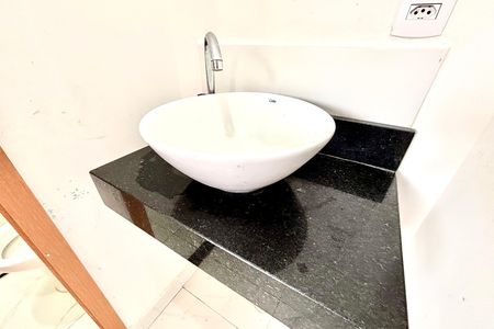 Apartamento para alugar com 33m², 2 quartos e sem vaga Apartamento para alugar com 33m², 2 quartos e sem vagaBanheiro