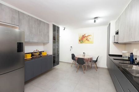 Casa à venda com 261m², 3 quartos e 4 vagasCozinha - Armários