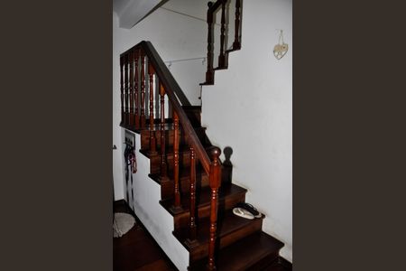 Casa para alugar com 119m², 4 quartos e 2 vagas Casa para alugar com 119m², 4 quartos e 2 vagasEscada Quartos
