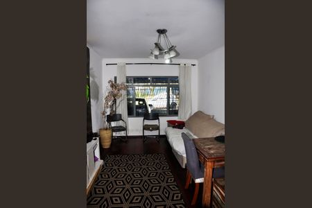Casa para alugar com 119m², 4 quartos e 2 vagas Casa para alugar com 119m², 4 quartos e 2 vagasSala