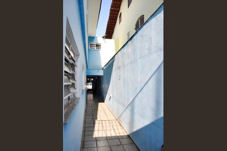 Casa para alugar com 119m², 4 quartos e 2 vagas Casa para alugar com 119m², 4 quartos e 2 vagasDetalhe - Corredor Externo