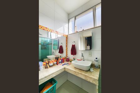 Apartamento à venda com 70m², 2 quartos e 1 vaga Apartamento à venda com 70m², 2 quartos e 1 vagaBanheiro