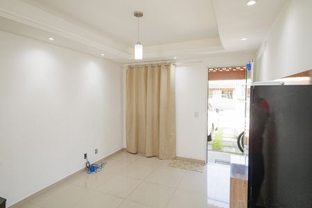 Sala de casa de condomínio para alugar com 2 quartos, 60m² em Campo Grande, Rio de Janeiro