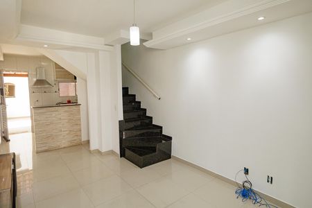 Sala de casa de condomínio para alugar com 2 quartos, 60m² em Campo Grande, Rio de Janeiro