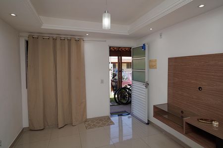 Sala de casa de condomínio para alugar com 2 quartos, 60m² em Campo Grande, Rio de Janeiro
